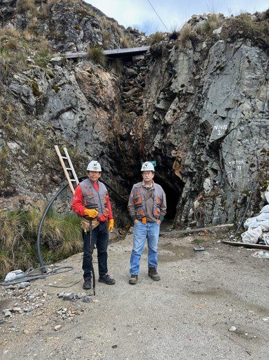 Company crew at the Victor II vein portal, Mercedes project